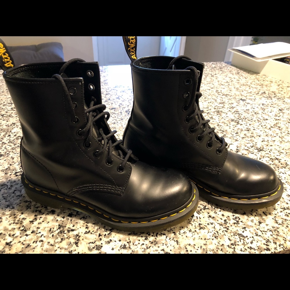 DR MARTEN Boots